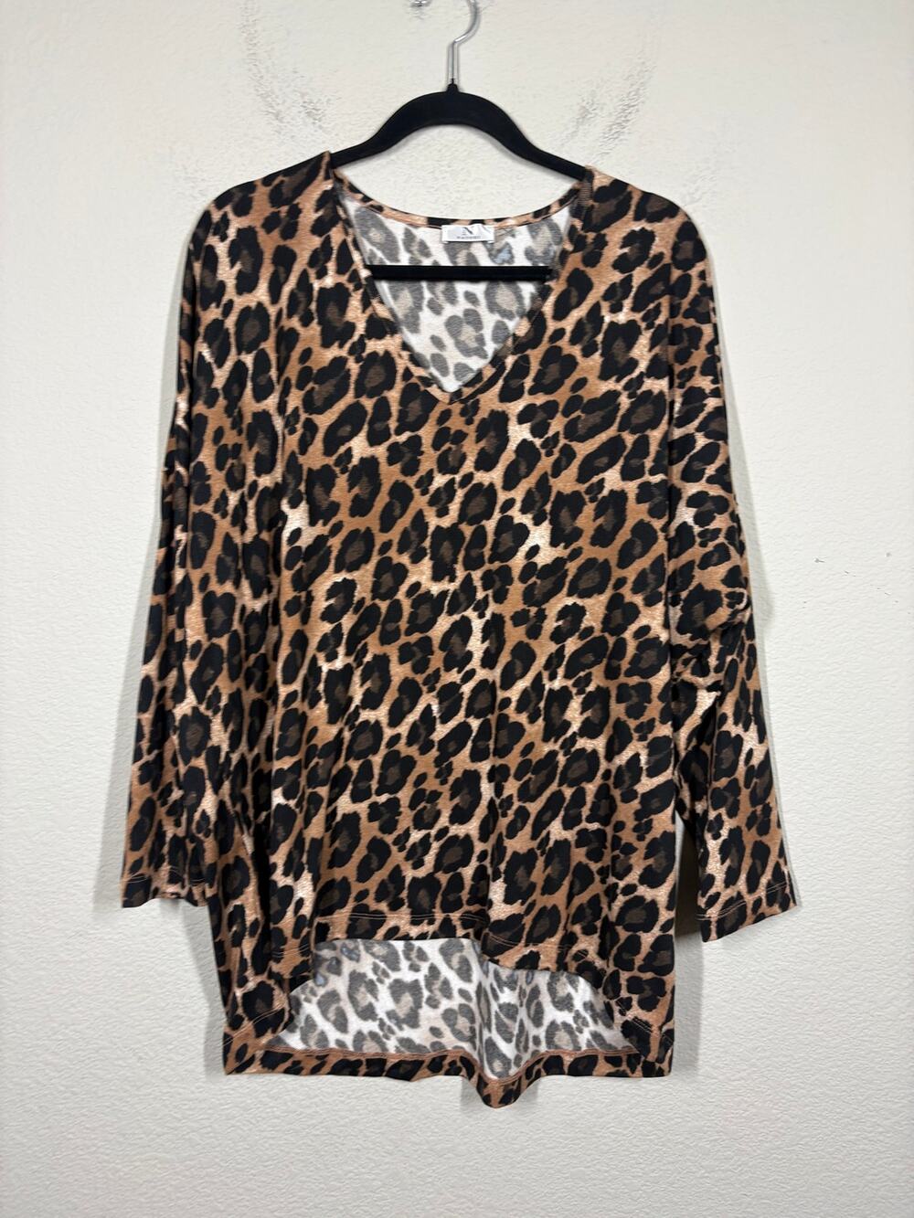 N Natori Size XL Animal Print Tunic Top Brown V Neck High Low Long Sleeves